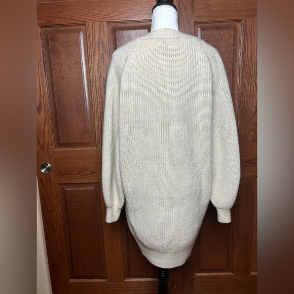 H& M Oversized Sweater - Picture 2 of 5